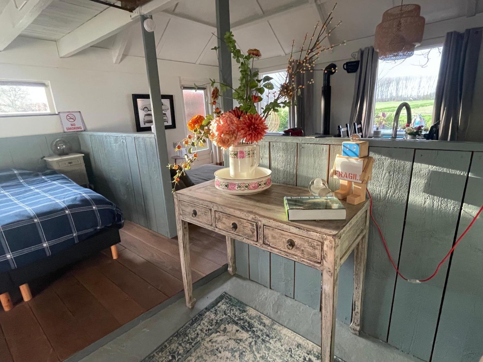 Hank Holiday Cottage De Garage Inn מראה חיצוני תמונה