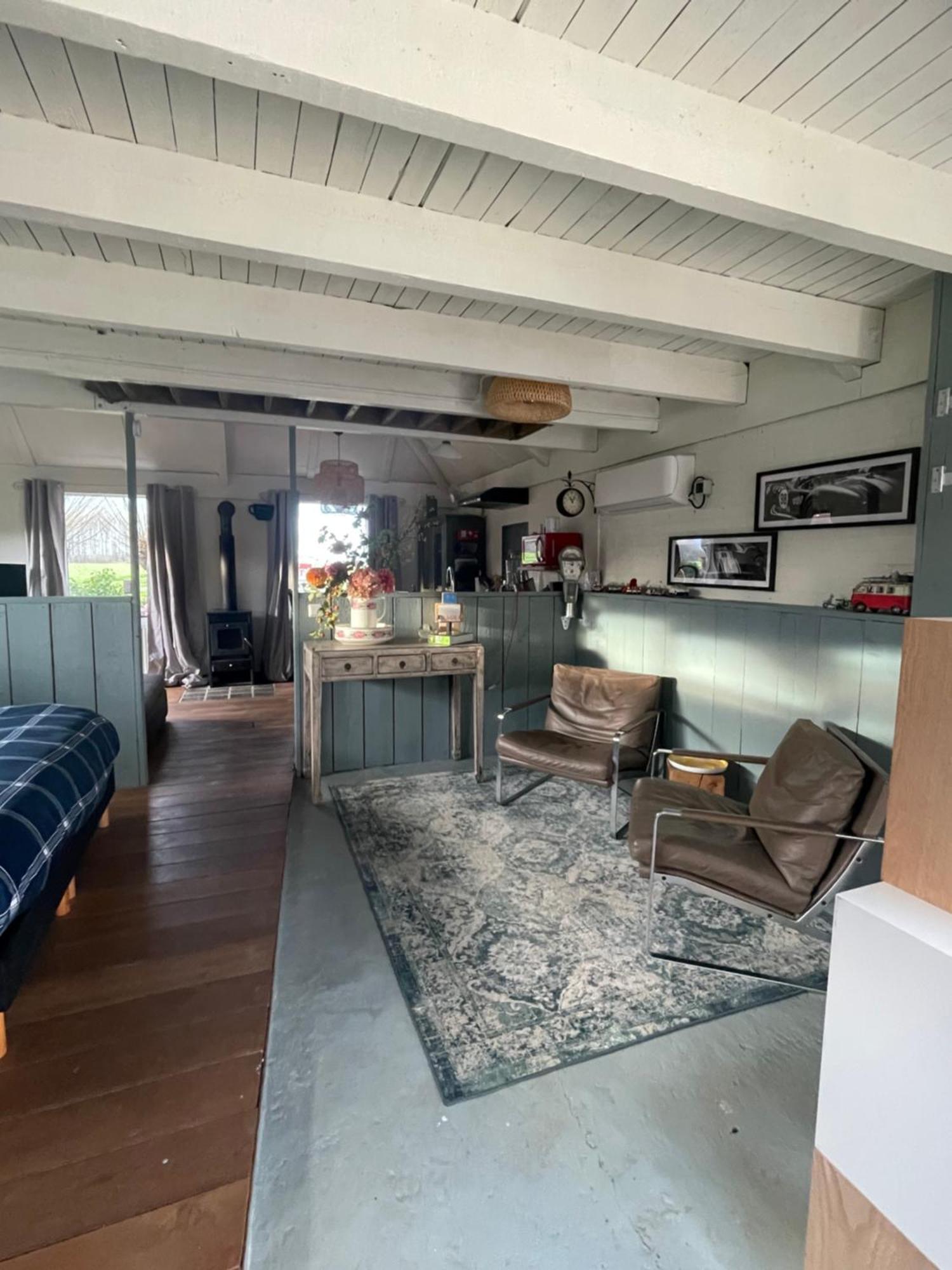Hank Holiday Cottage De Garage Inn מראה חיצוני תמונה