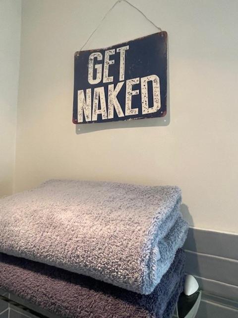 Hank Holiday Cottage De Garage Inn מראה חיצוני תמונה