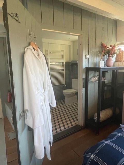 Hank Holiday Cottage De Garage Inn מראה חיצוני תמונה